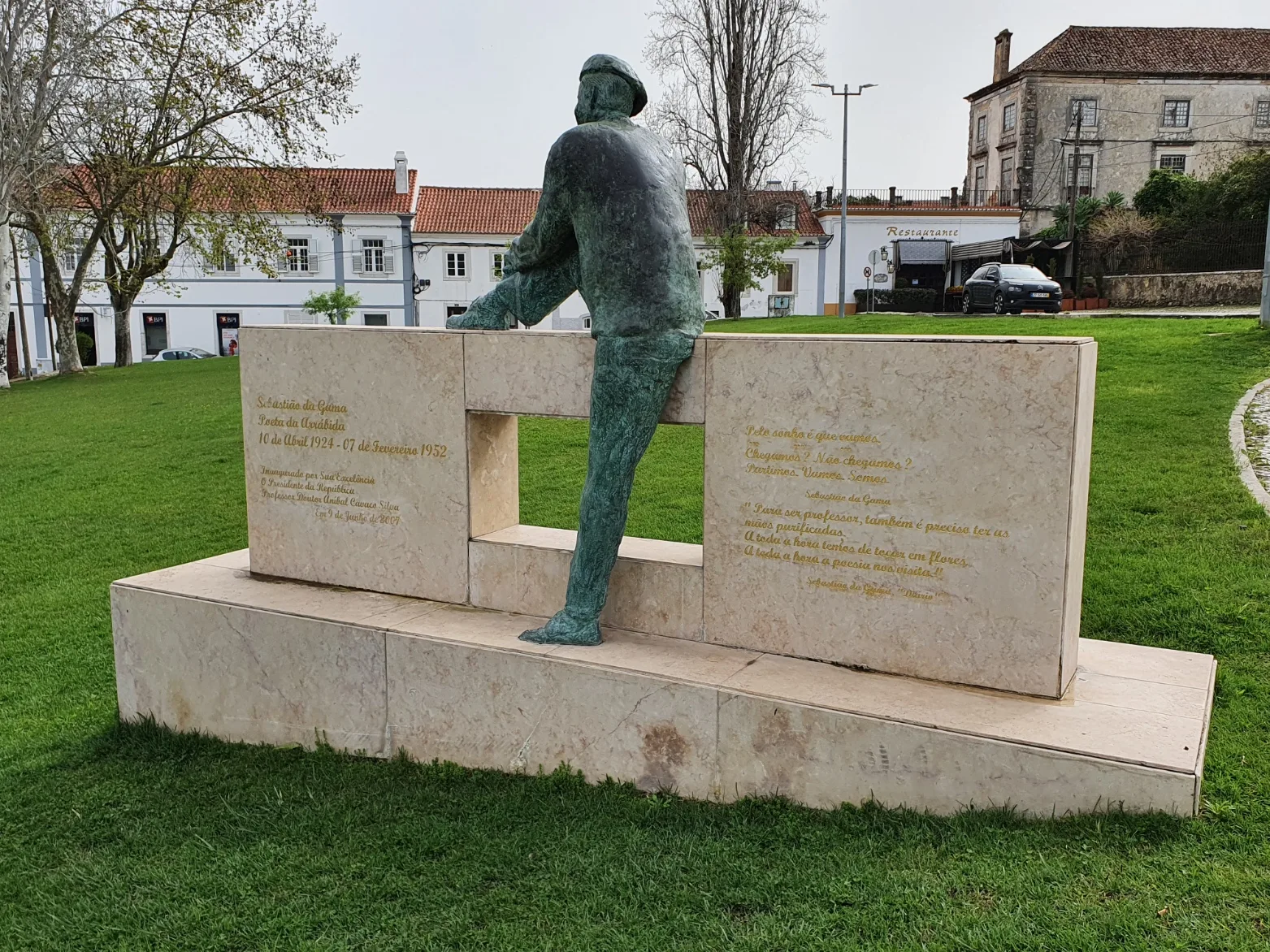 Monument to Sebastiao da Gama — close-up