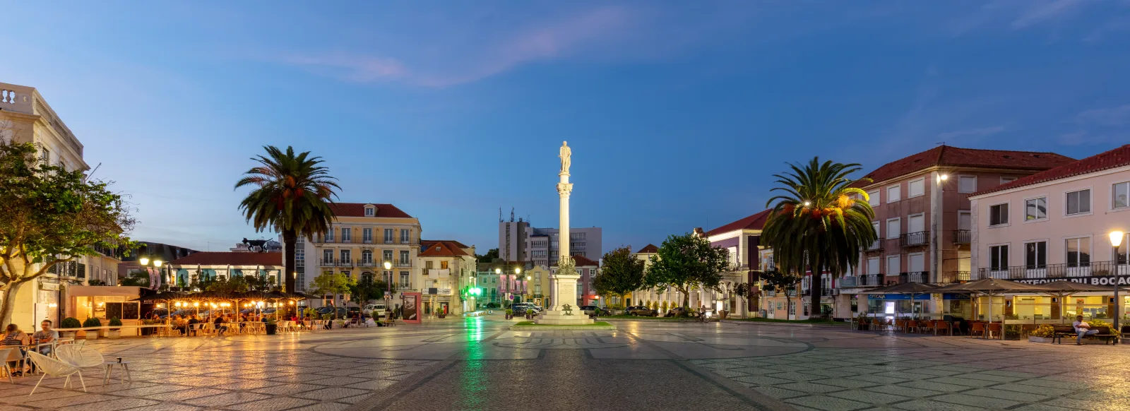 Praça de Bocage — the starting point for walking routes through Setúbal